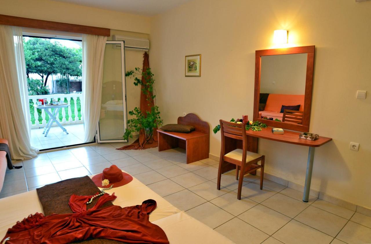 Belussi & Hotel Psarou (Zakynthos)